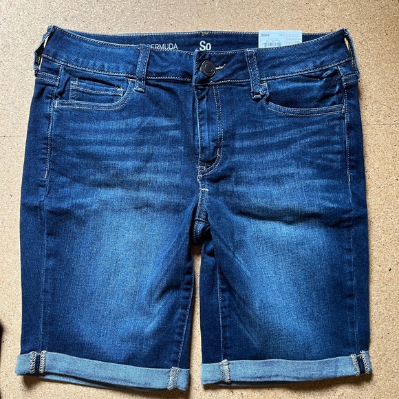 Bermuda Low Rise Jean Shorts - Picture 2 of 6